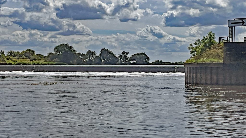 Weir and Lock entrance on the River Trent at Cromwell