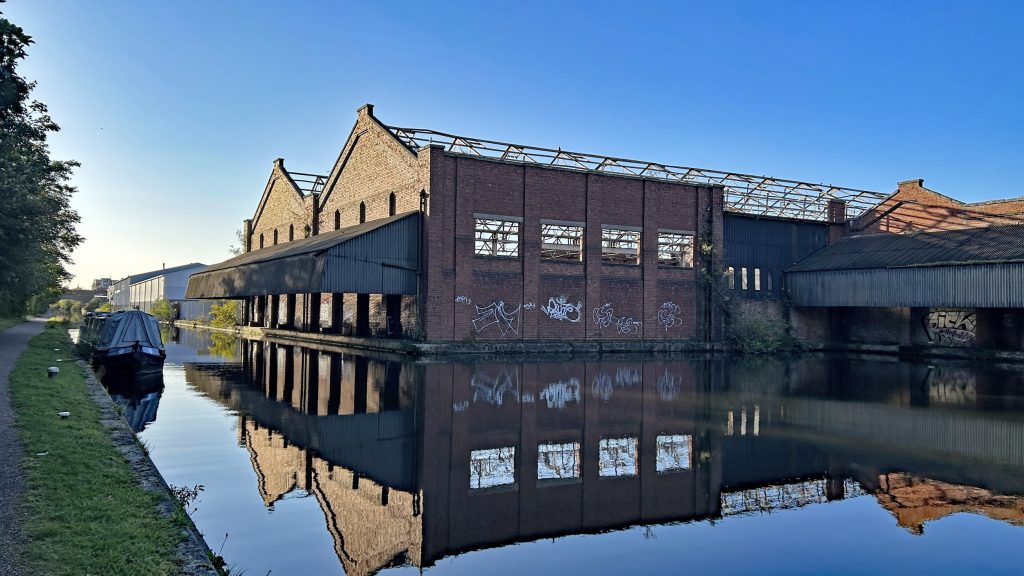 Good looking buildings lying derelict, what a waste