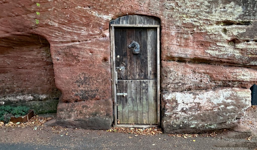Cave stable