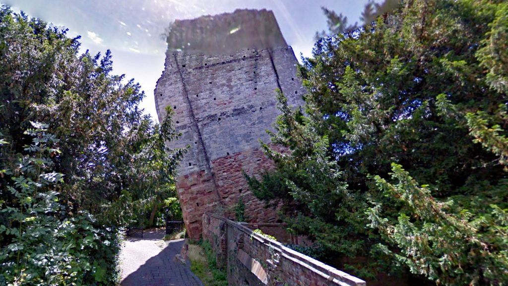 The castle keep at Bridgnorth leans precariously