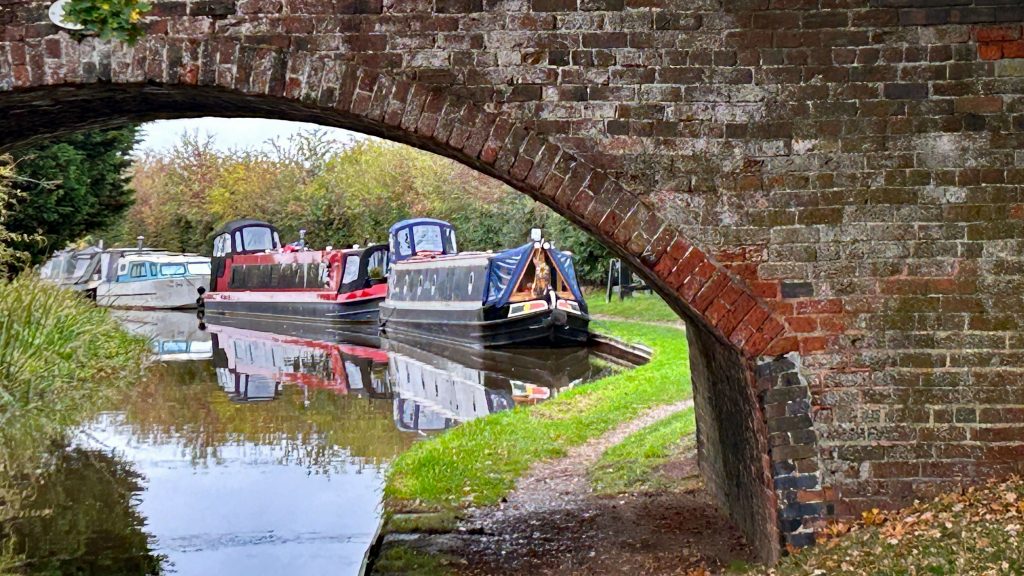 NB J-PEG moored near The Plough Inn, Huddlesford.